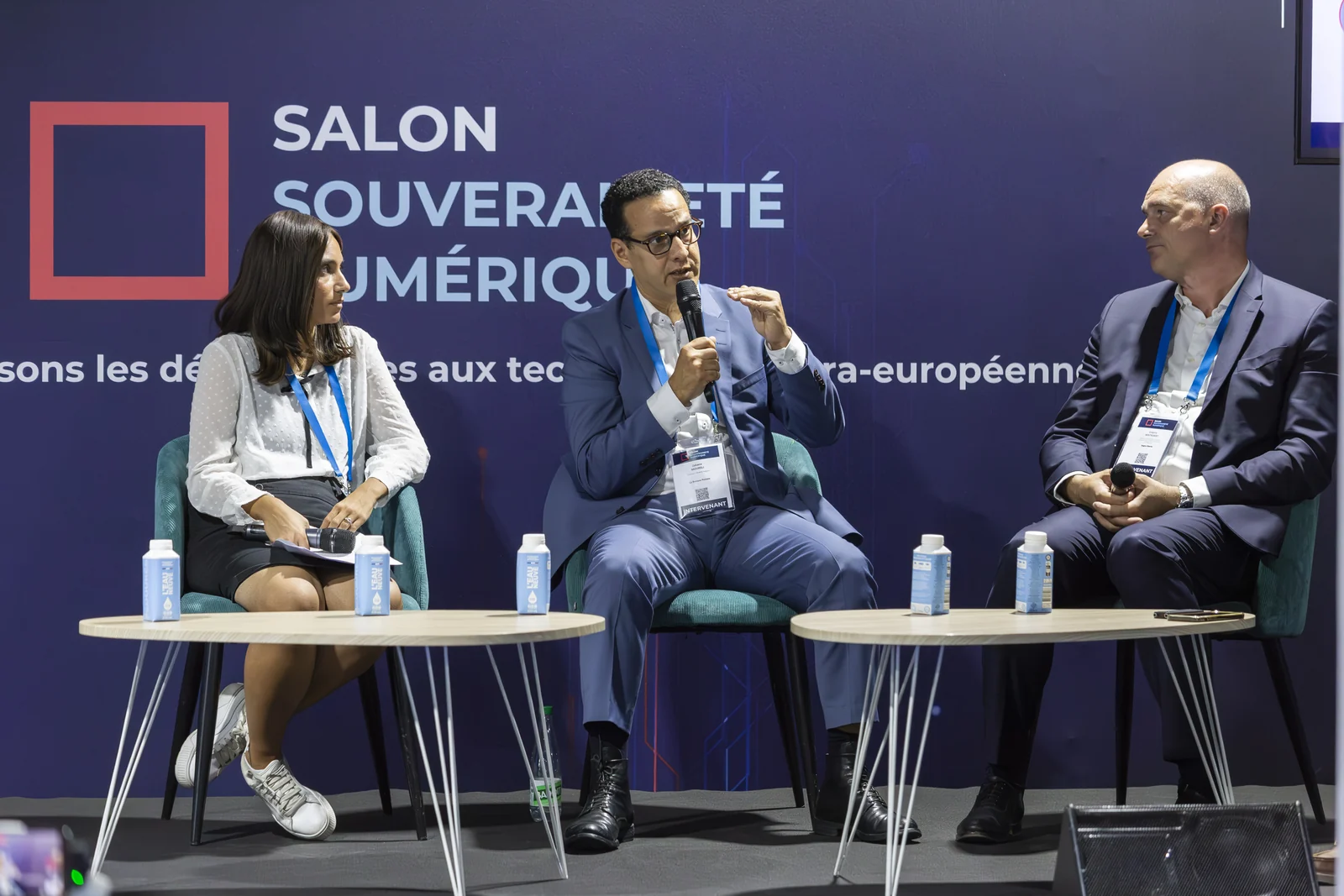 Trois intervenants échangent lors d’une table ronde au Salon Souveraineté Numérique 2026.